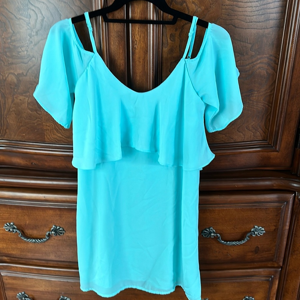 Summer dress with adjustable straps and off shoulder sleeves. Size XS.